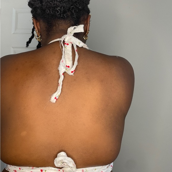 CHERRY RUCHED WHITE AND RED HALTER TOP - Picture 4 of 5